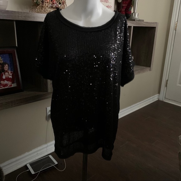 Entro Holiday Sequin Top - Picture 1 of 7